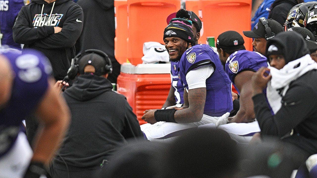 lamar-jackson-injured-bench-baltimore-ravens.jpg