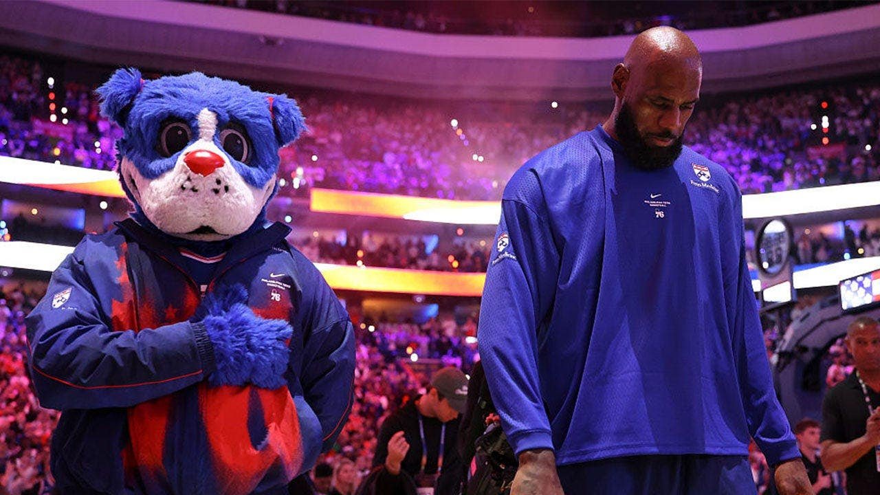 lebron-james-76ers-mascot.jpg