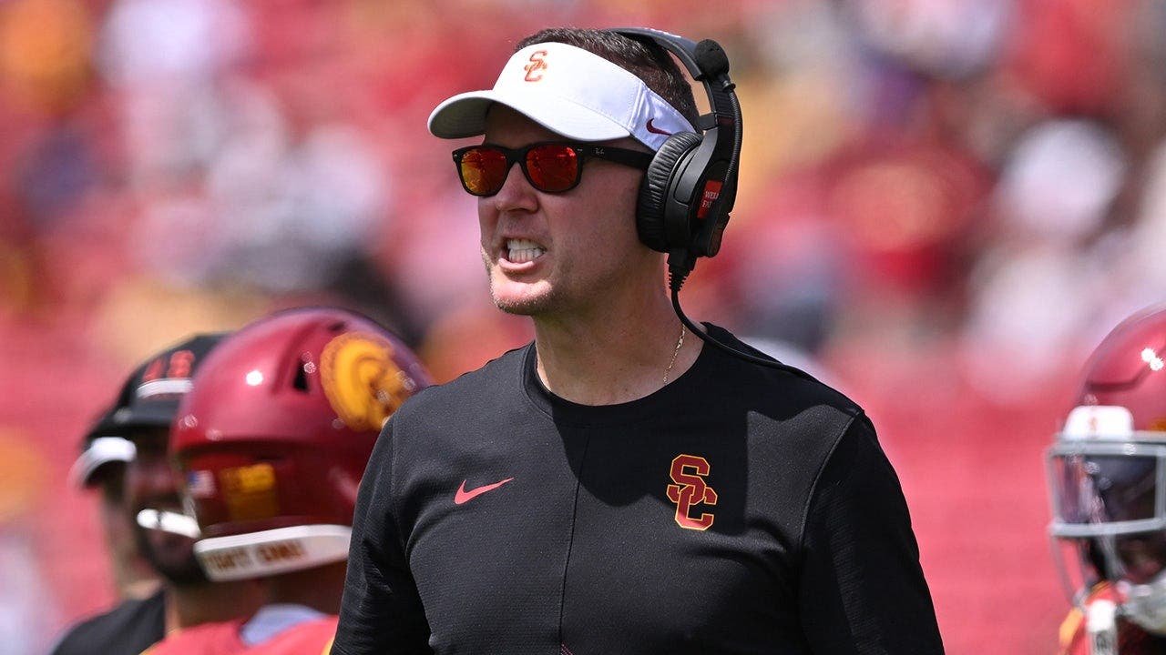 lincoln-riley-usc-trojans-coach.jpg