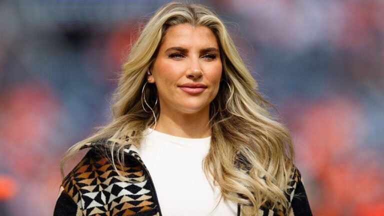 melanie-collins-broncos-giants-empower-field_001.jpg