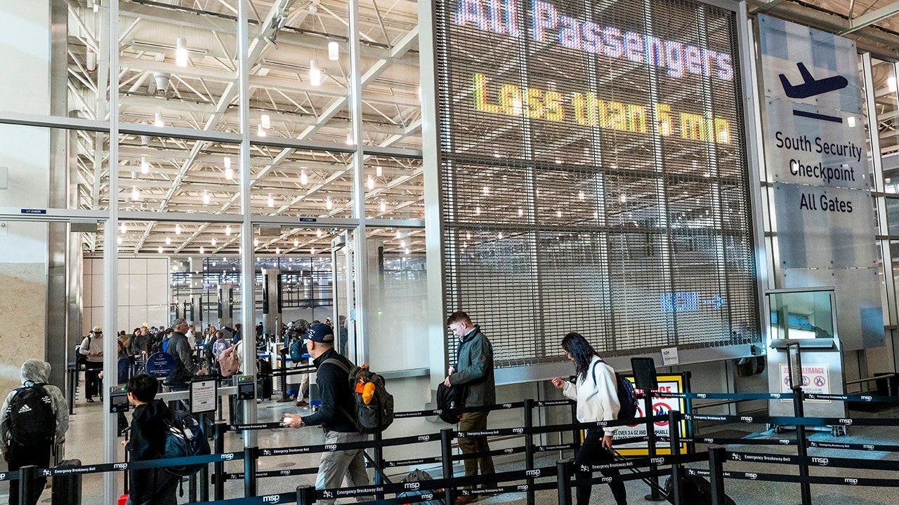 minneapolis-airport-tsa-shutdown-security.jpg