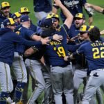 mlb-brewers-102826-1.jpg