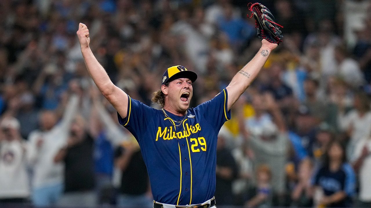 mlb-brewers-tylor-megill-102826-1.jpg
