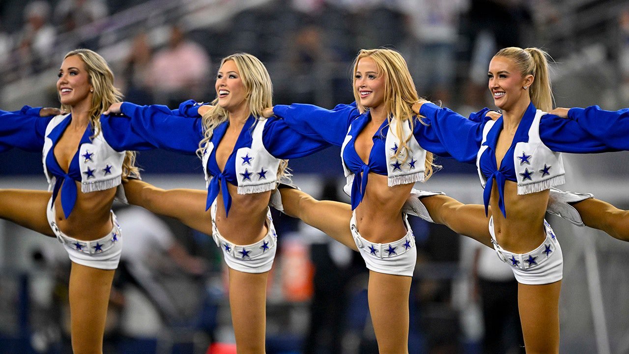 nfl-cowboys-cheerleaders-090325-2.jpg