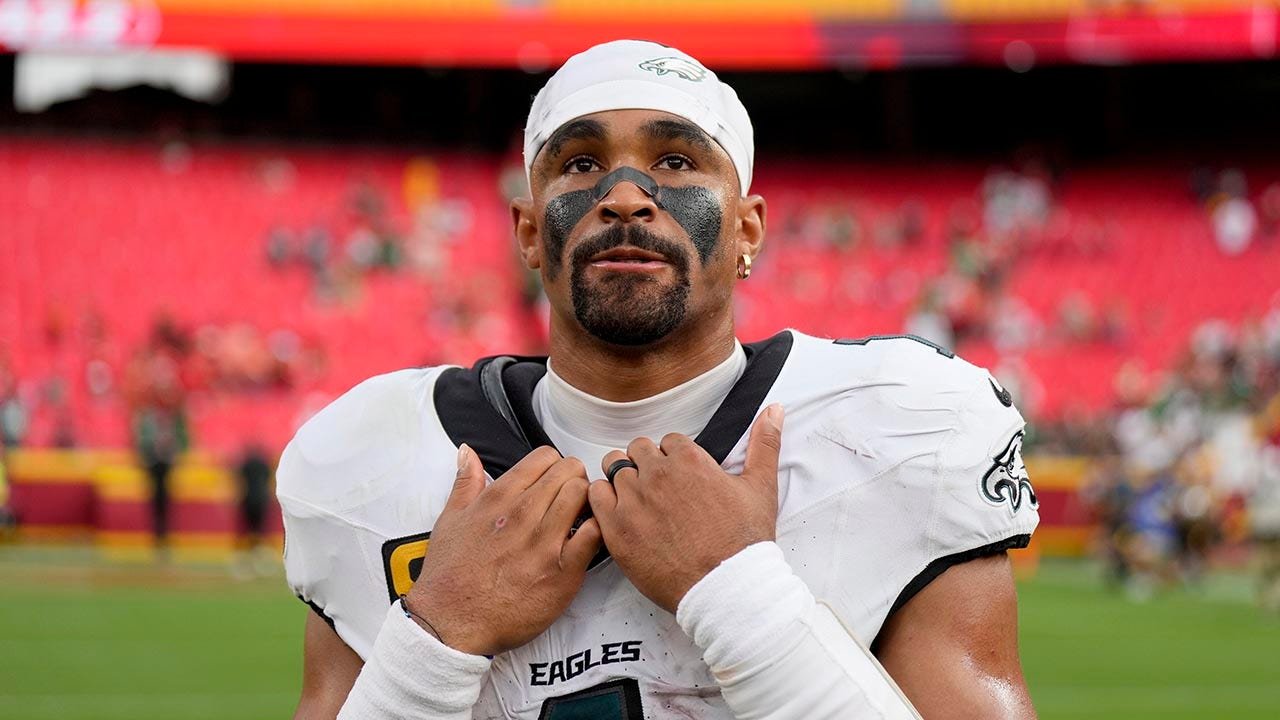 nfl-eagles-jalen-hurts-091425-2.jpg