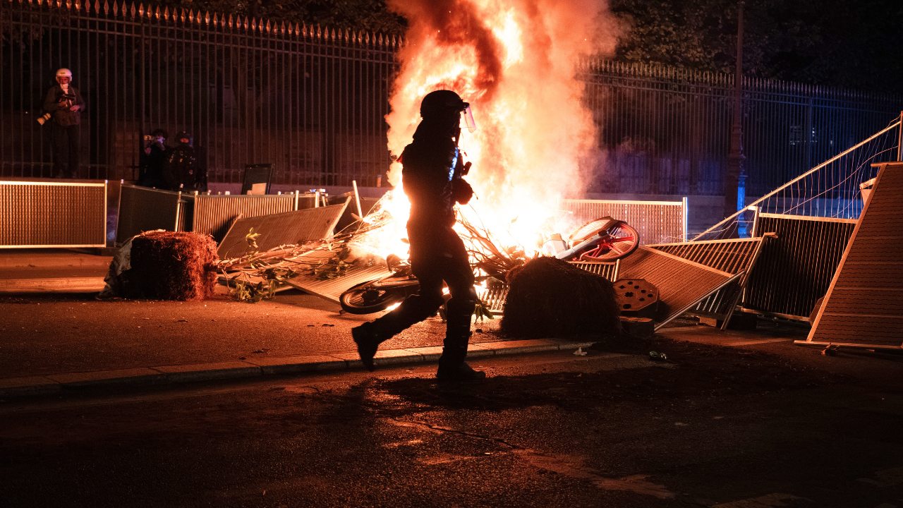 paris-fire-riots.png