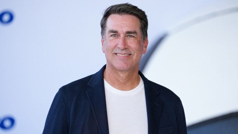 rob-riggle-ted-lasso-season-4-premiere.jpg