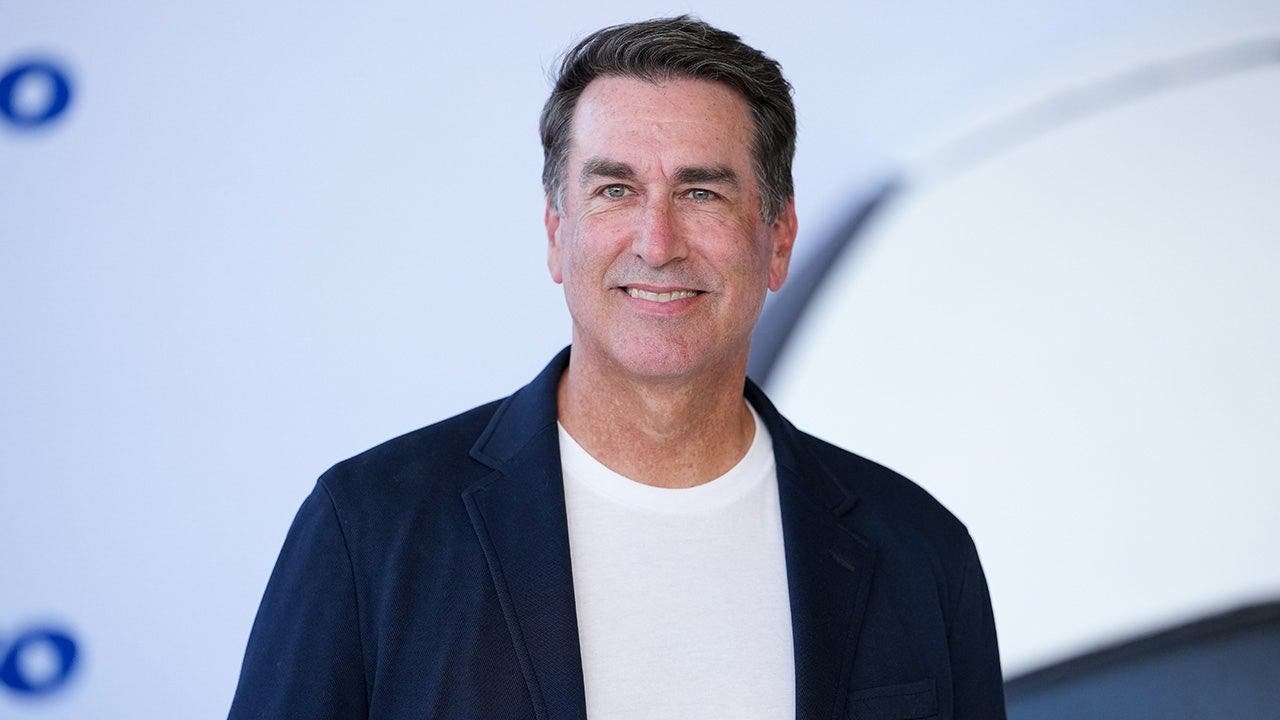 rob-riggle-ted-lasso-season-4-premiere.jpg