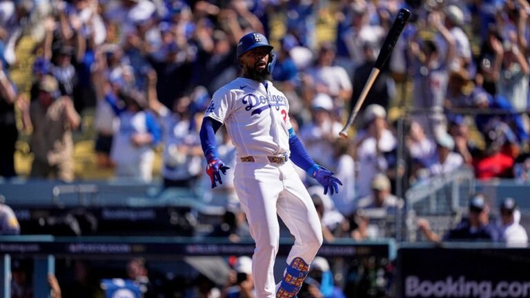 teoscar-hernandez-two-run-home-run_002.jpg
