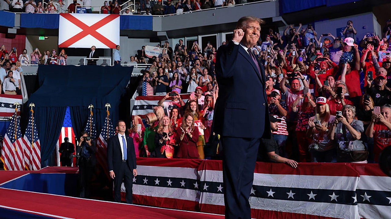 trump-mobile-alabama-rally3.jpg