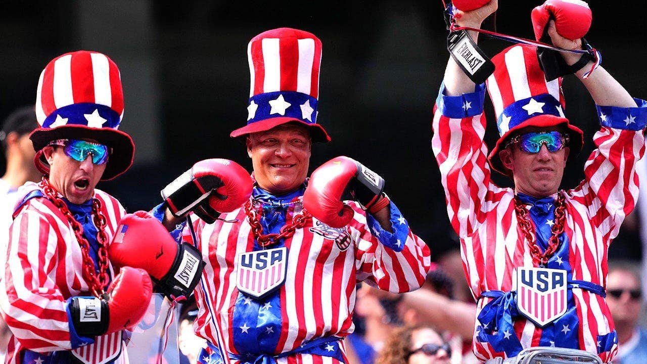 usmnt-boxing-fans.jpeg