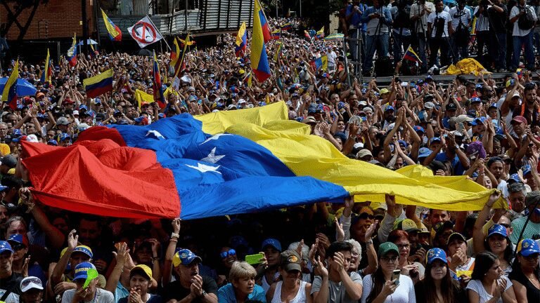 venezuelan-crowd-national-flag-file-photo.jpg