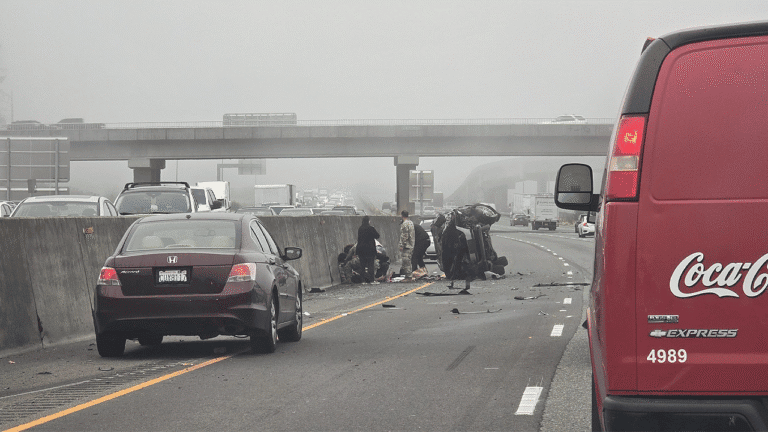 washington-i5-overturned-suv-soldiers-intervene.png