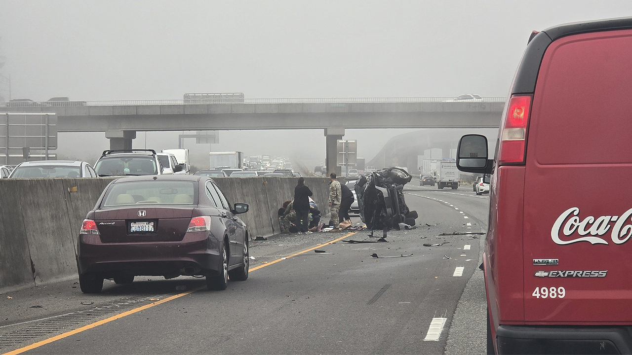 washington-i5-overturned-suv-soldiers-intervene.png